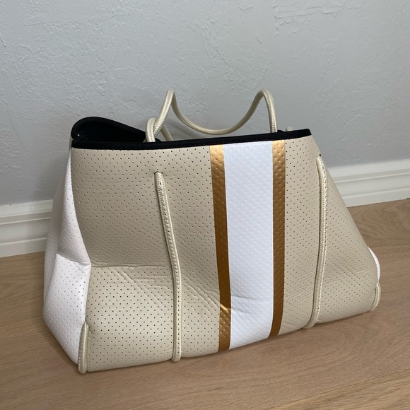 Haute Shore Tote and Pouch - Picture 5 of 7